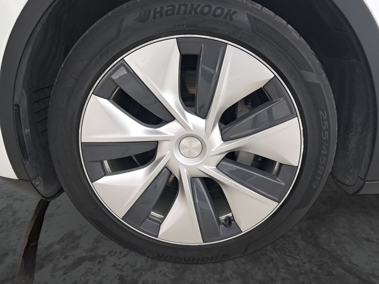 Tesla Model Y Long Range AWD – fotografie 21