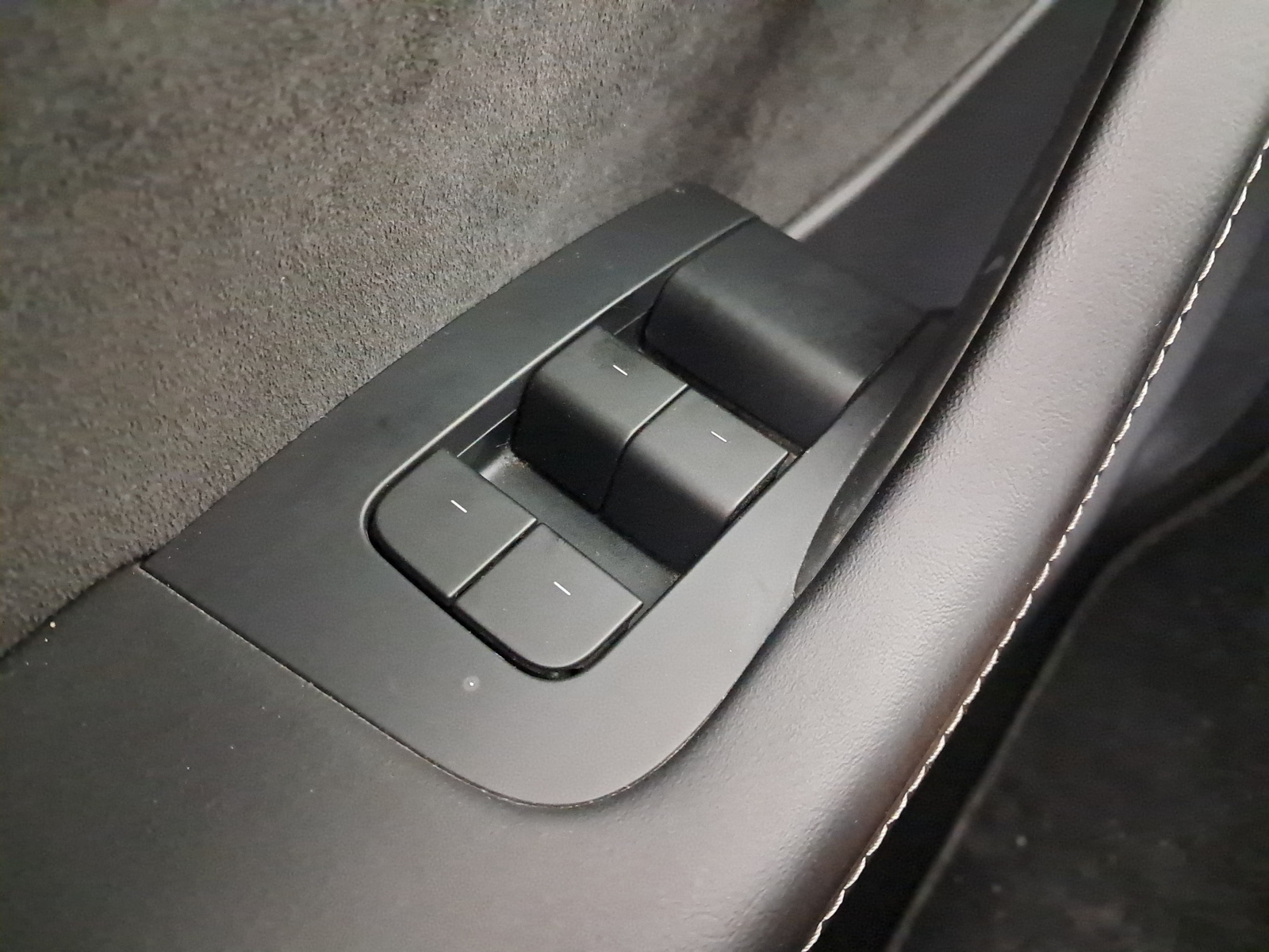 Tesla Model Y Long Range AWD – fotografie 26