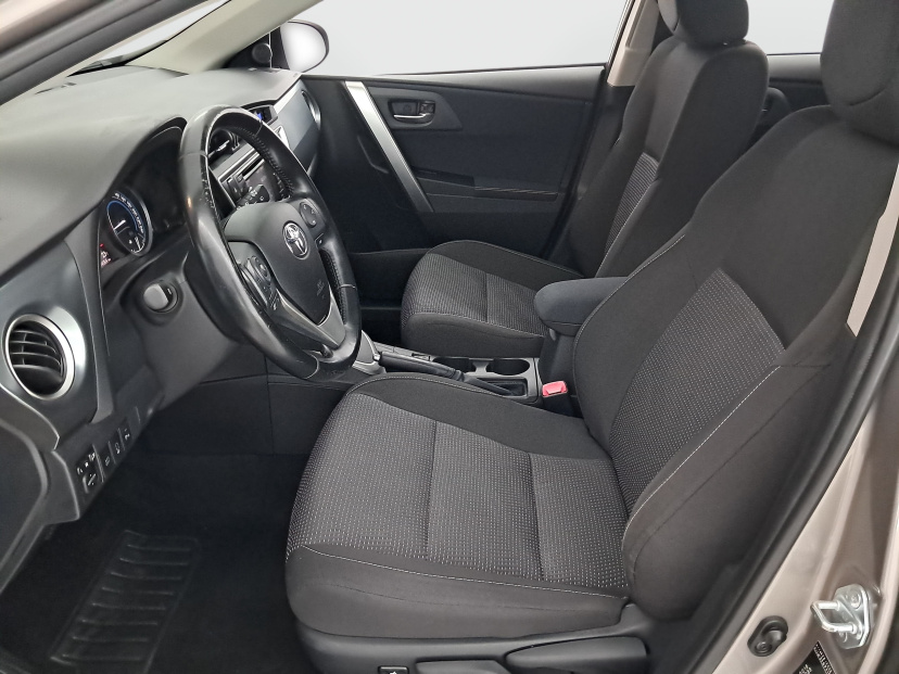 Toyota Auris, 2013