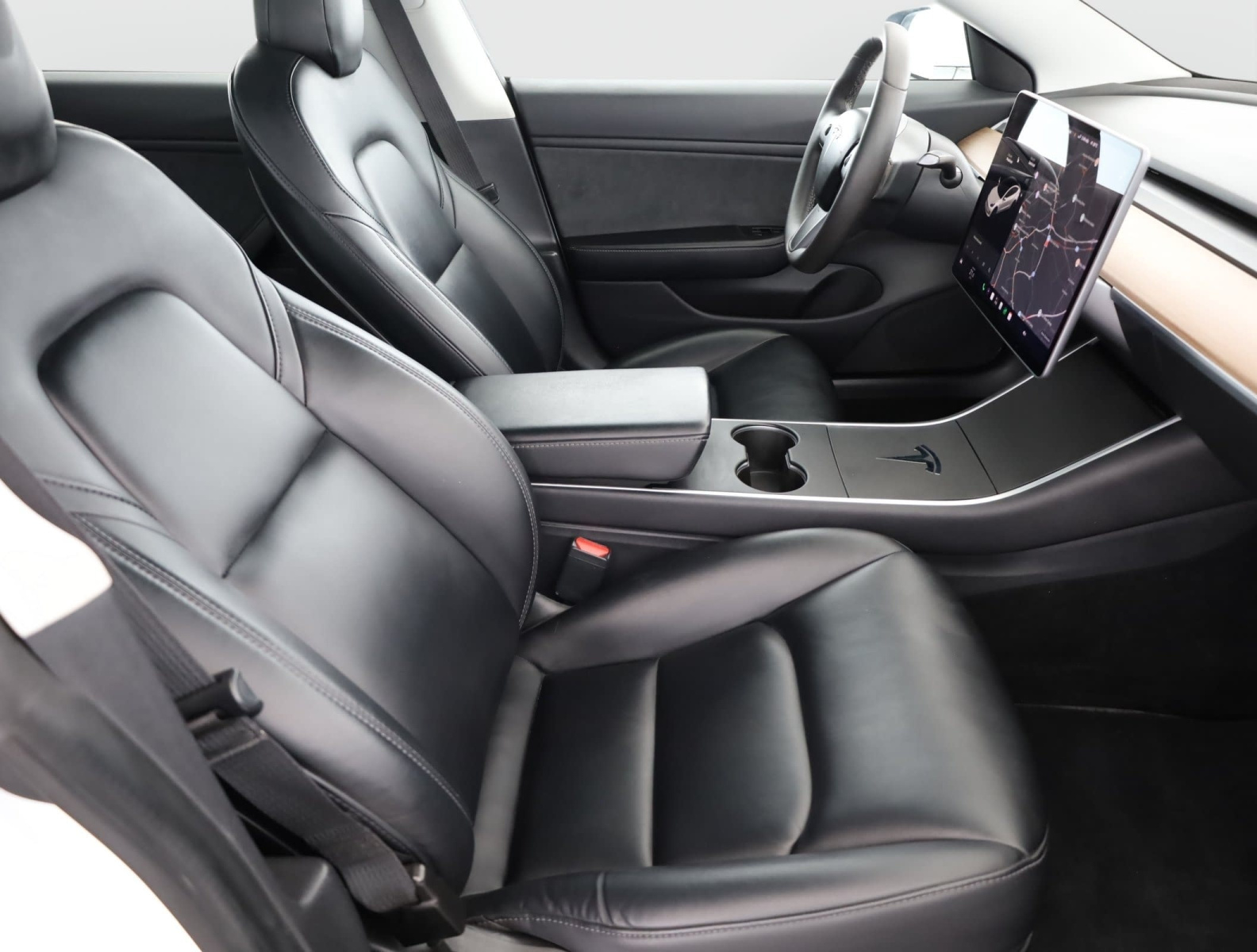 Tesla Model 3 Long Range AWD – fotografie 10