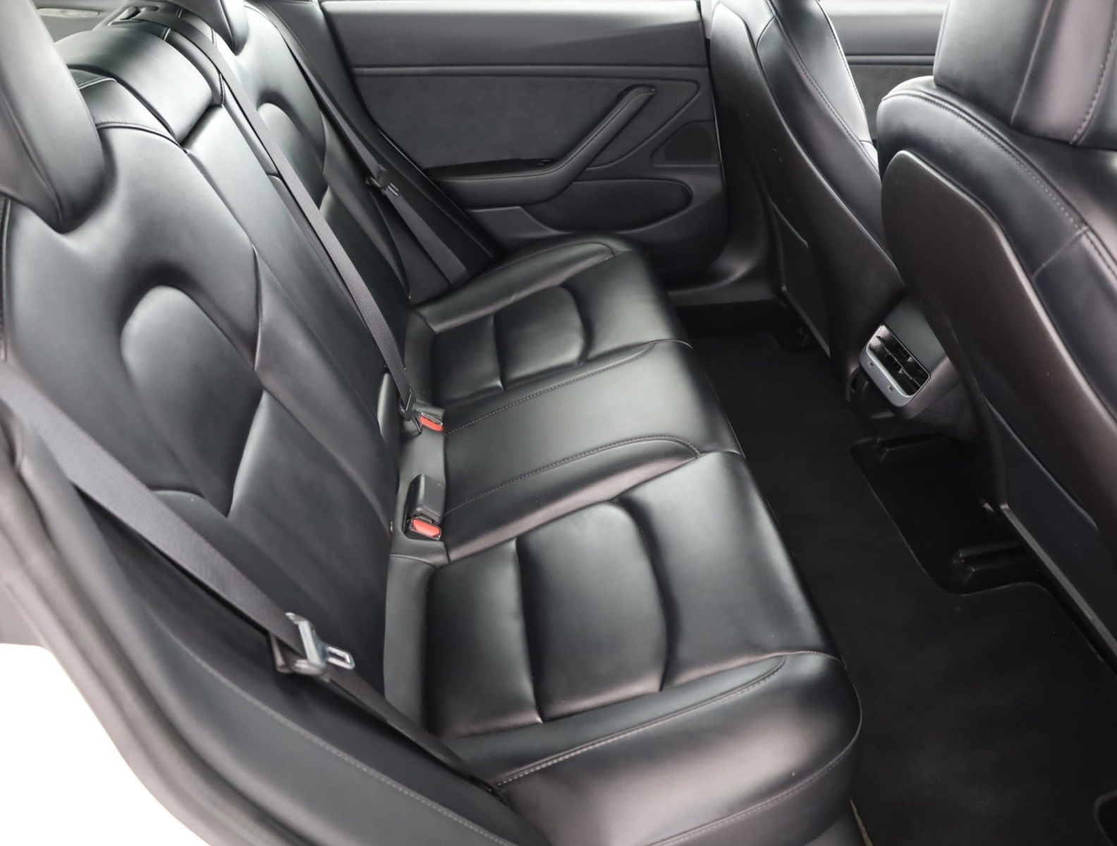 Tesla Model 3 Long Range AWD – fotografie 11