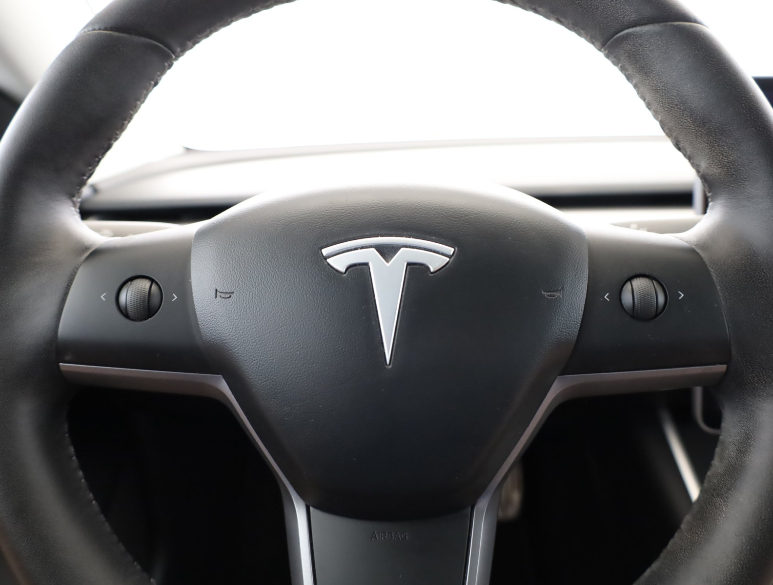 Tesla Model 3 Long Range AWD – fotografie 14