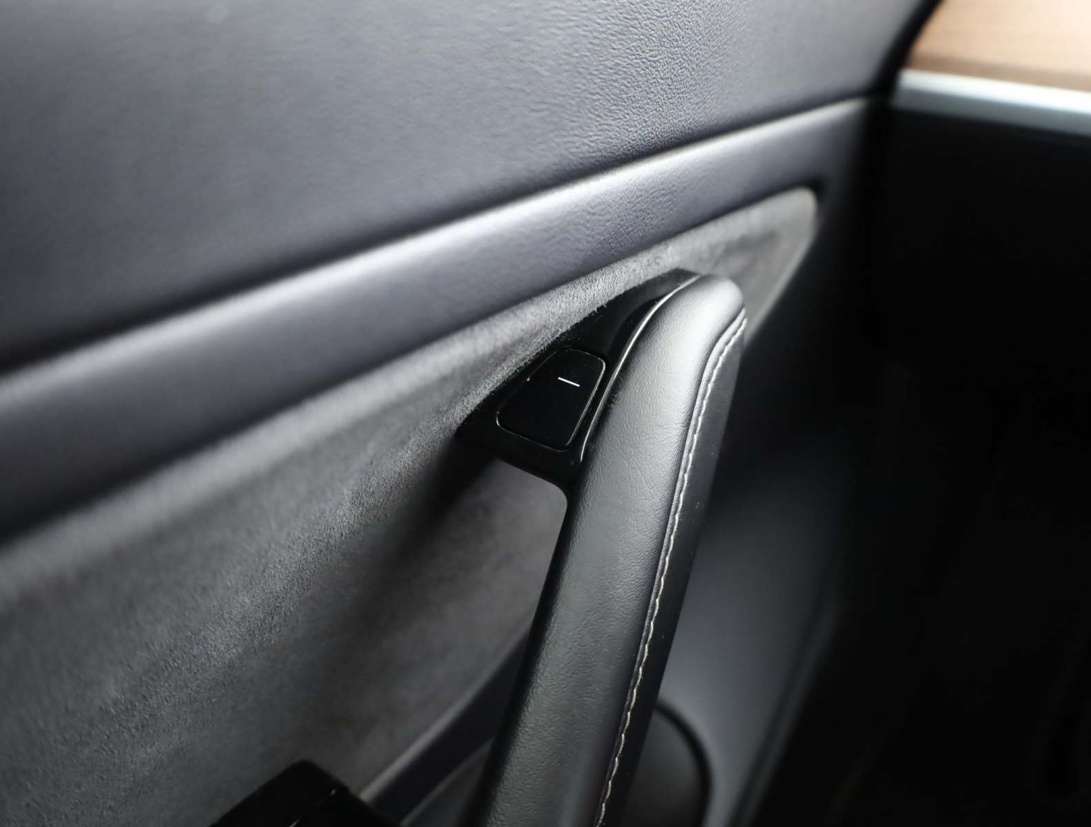 Tesla Model 3 Long Range AWD – fotografie 23