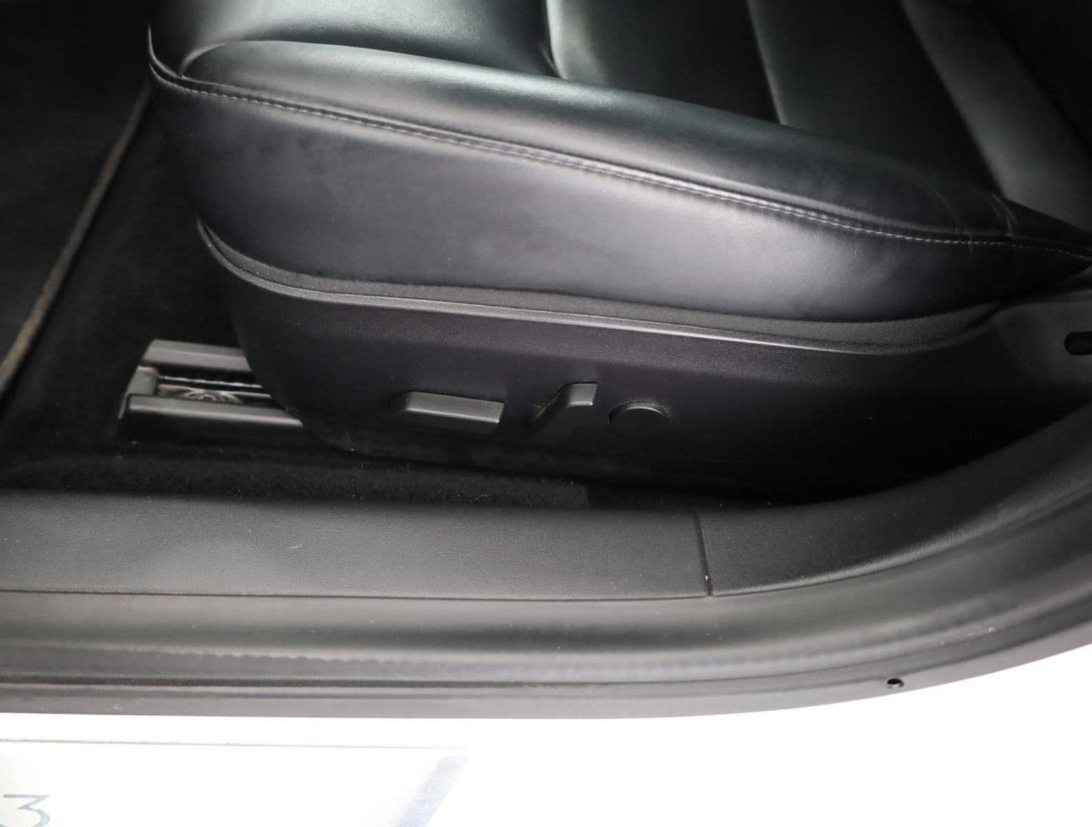Tesla Model 3 Long Range AWD – fotografie 24