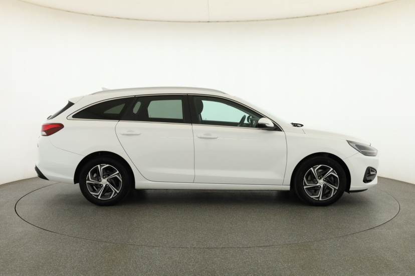 Hyundai i30, 2022