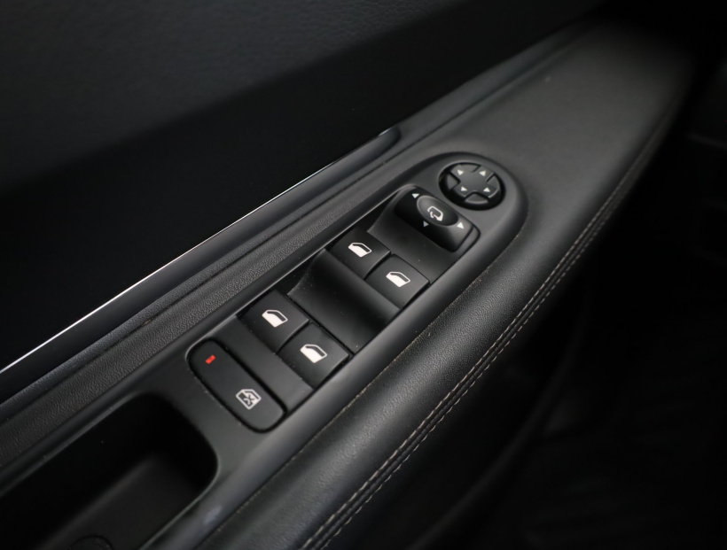 Peugeot 3008, 2015