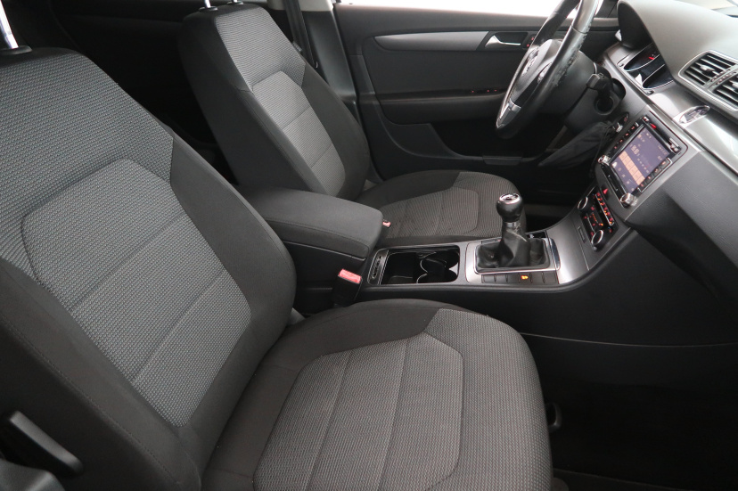 Volkswagen Passat, 2011