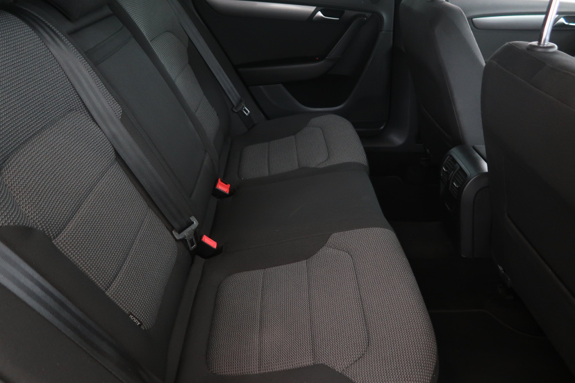 Volkswagen Passat, 2011