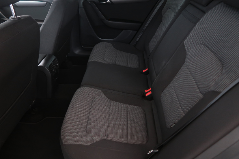 Volkswagen Passat, 2011