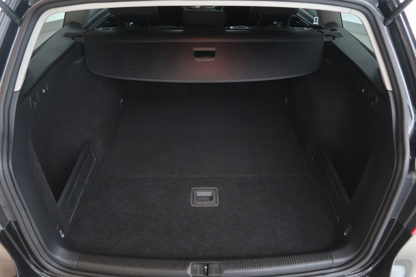 Volkswagen Passat, 2011