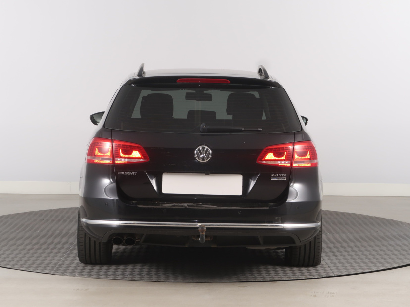 Volkswagen Passat, 2011