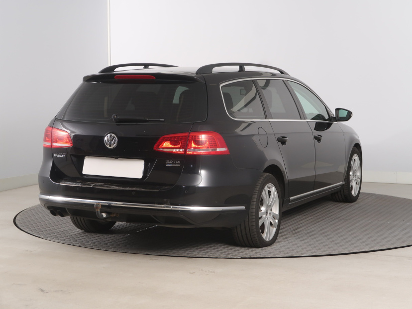 Volkswagen Passat, 2011