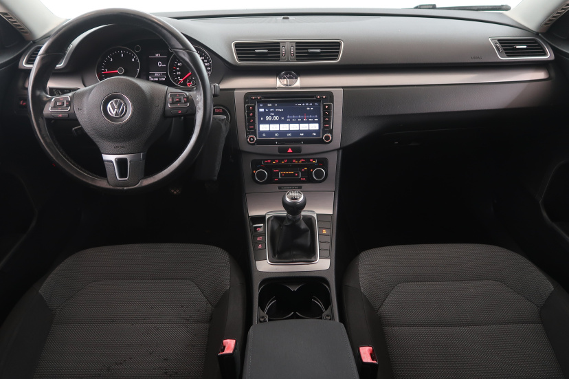 Volkswagen Passat, 2011