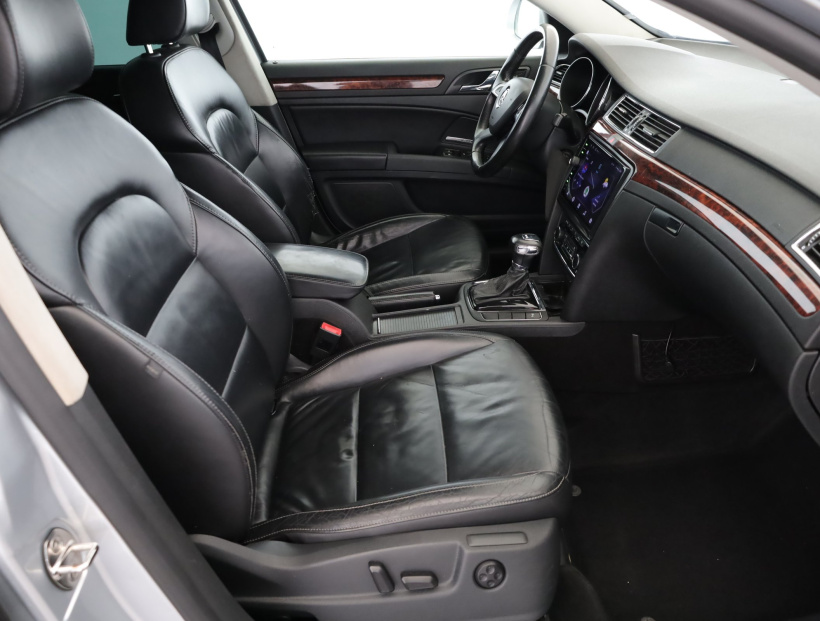 Škoda Superb, 2011