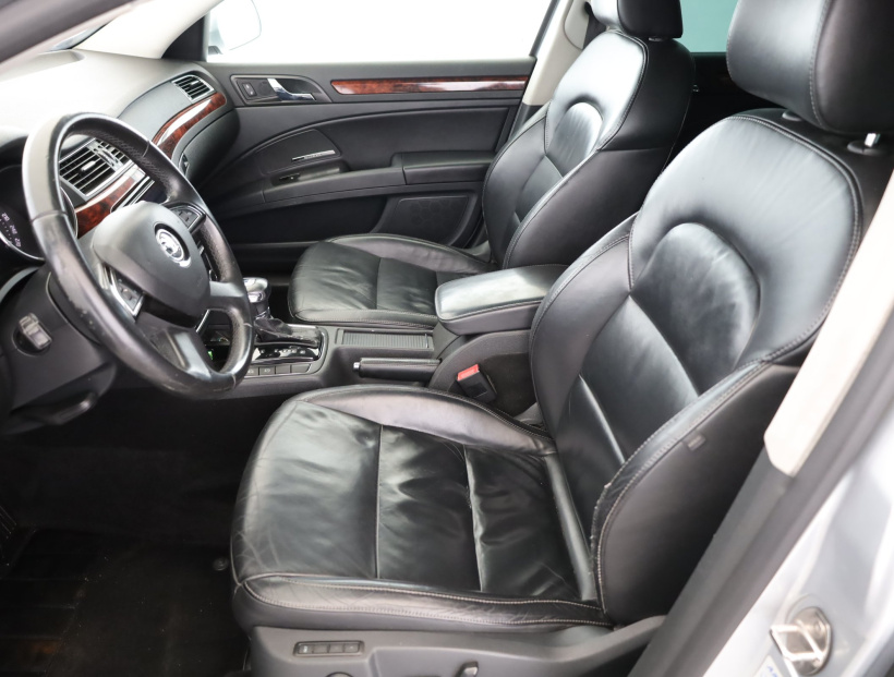 Škoda Superb, 2011