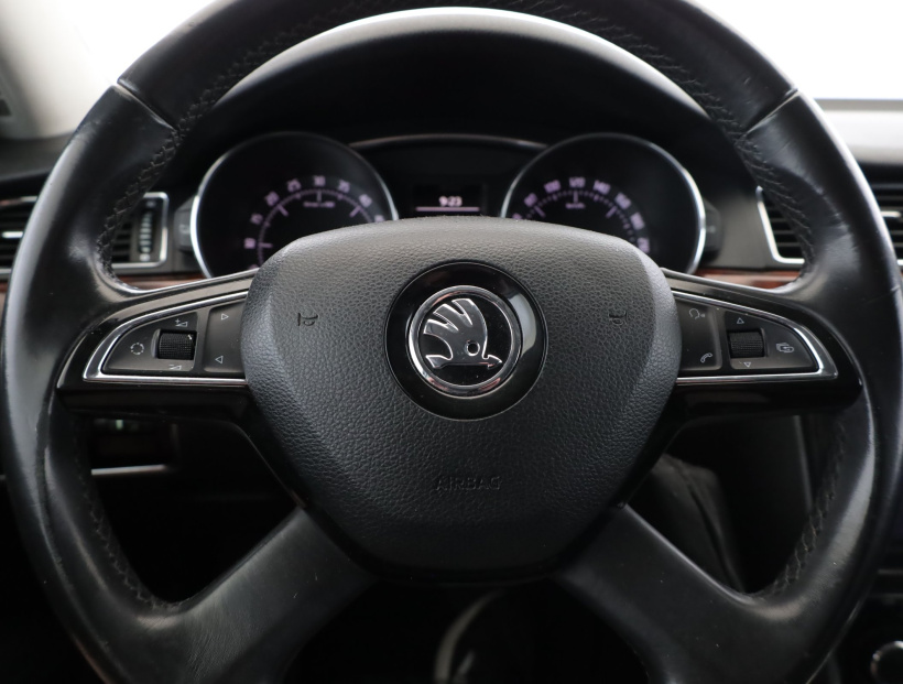 Škoda Superb, 2011