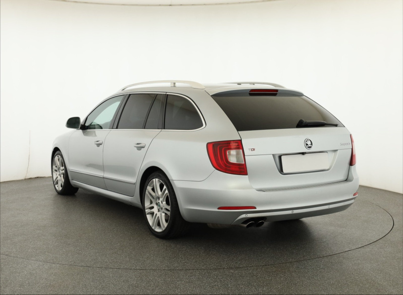 Škoda Superb, 2011