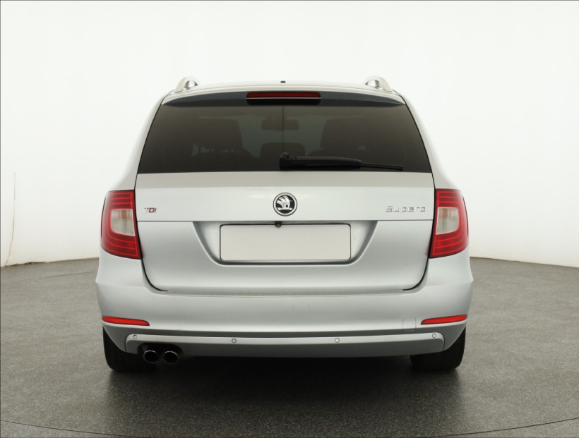 Škoda Superb, 2011