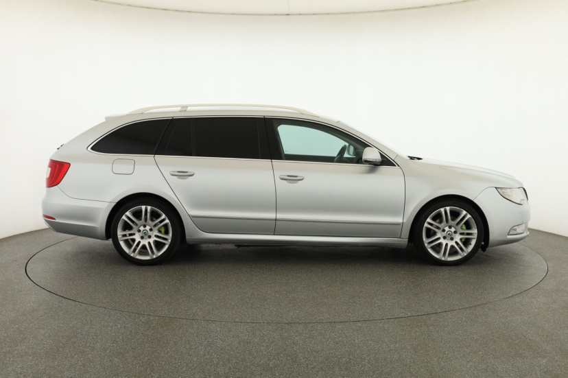Škoda Superb, 2011