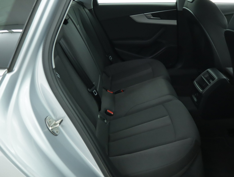 Audi A4, 2021