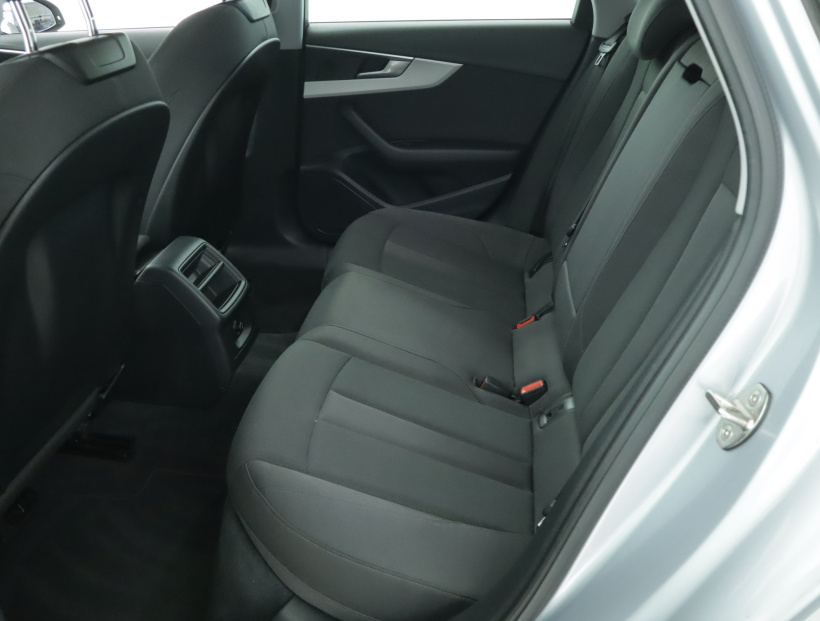 Audi A4, 2021