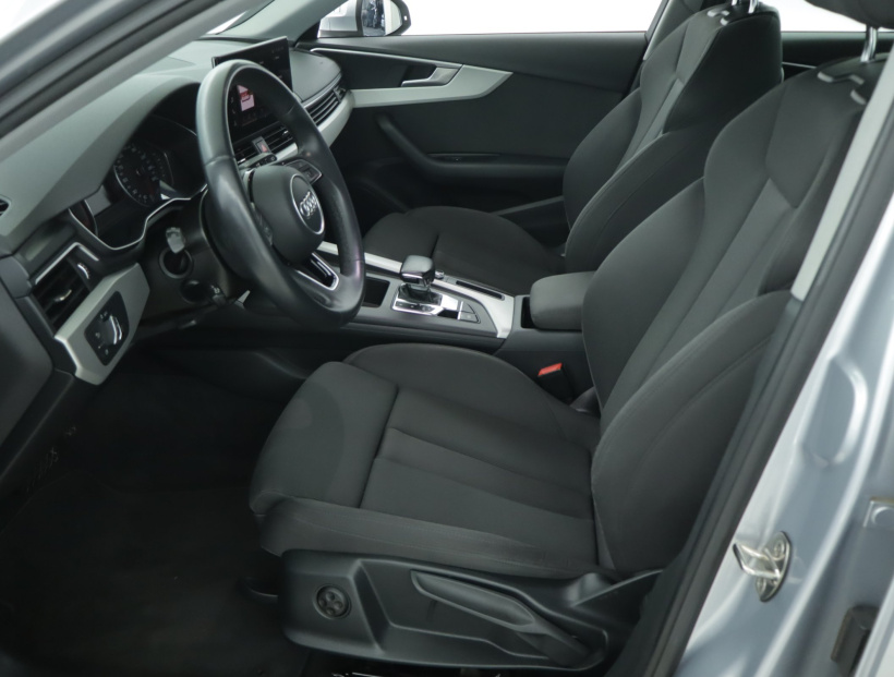 Audi A4, 2021
