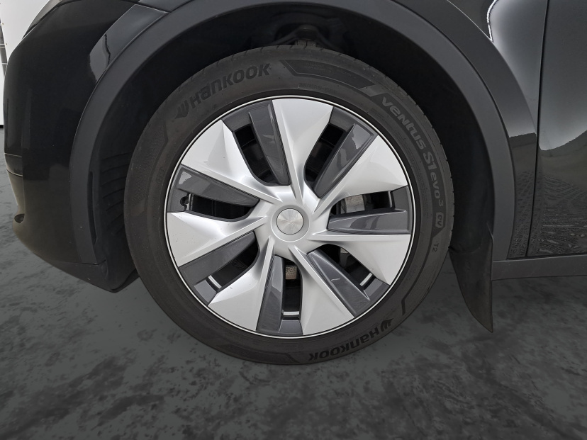 Tesla Model Y, 2023