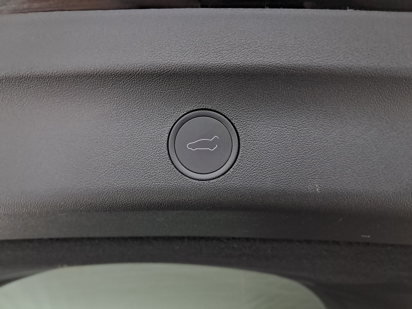Tesla Model Y, 2023