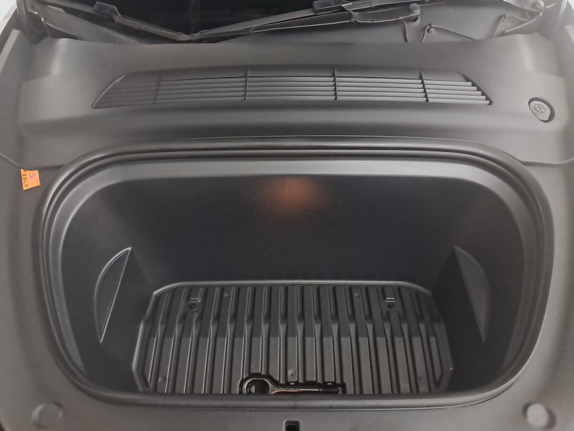 Tesla Model Y, 2023