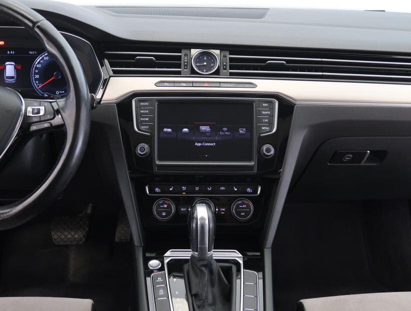 Volkswagen Passat, 2015