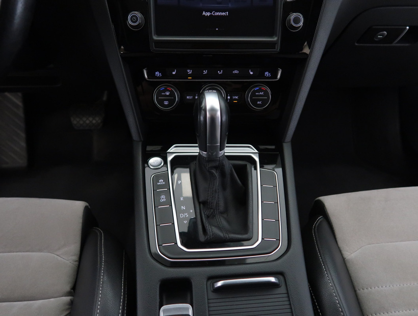 Volkswagen Passat, 2015