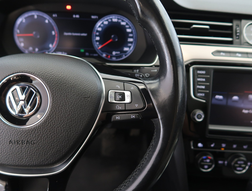 Volkswagen Passat, 2015