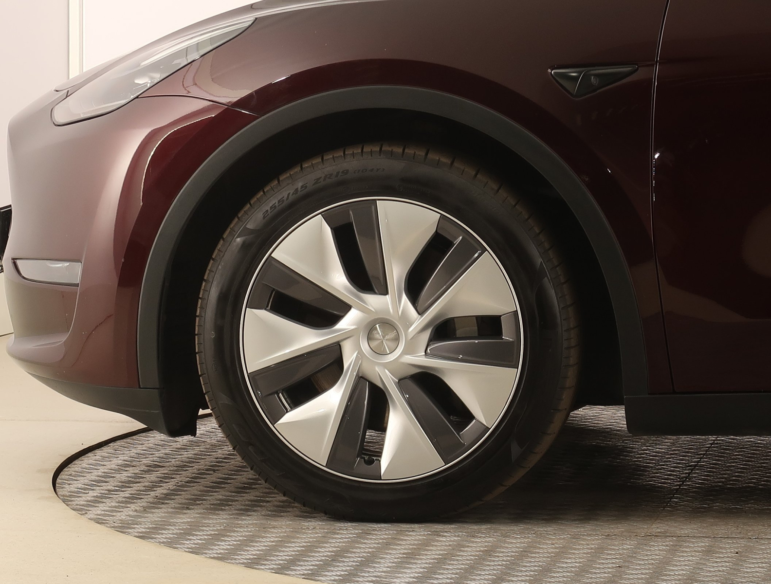Tesla Model Y - 2023