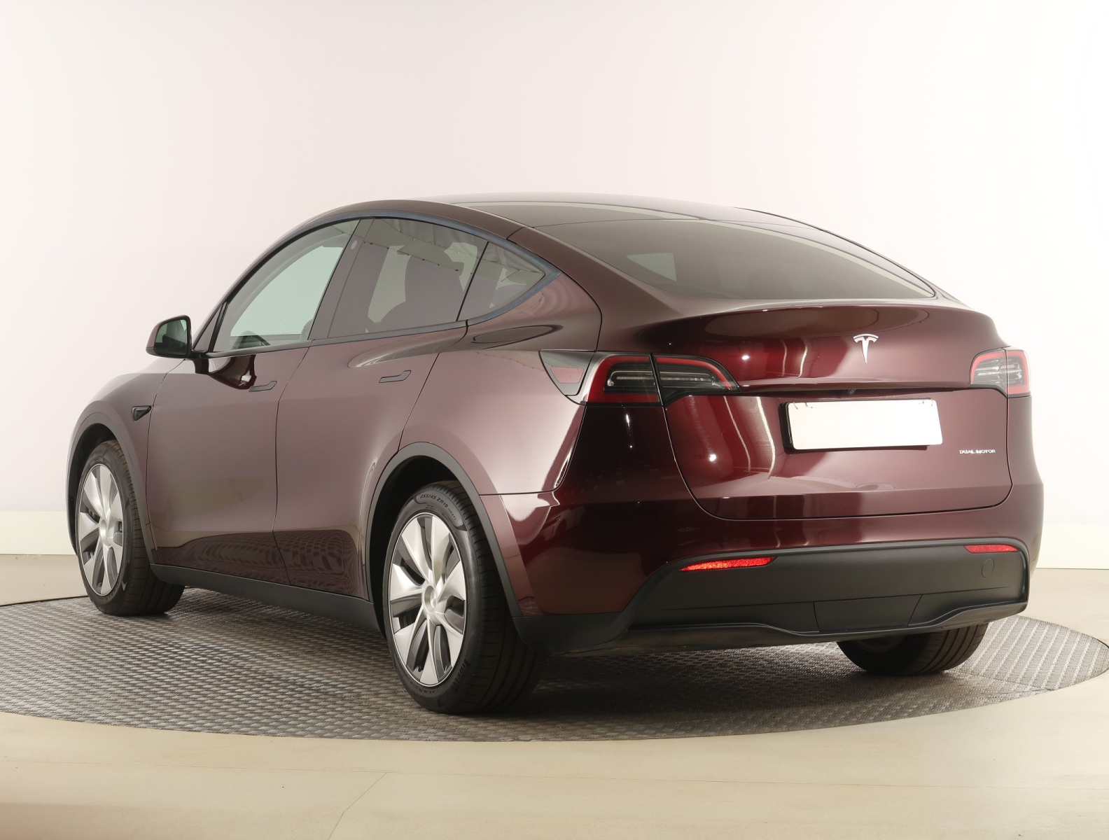 Tesla Model Y - 2023