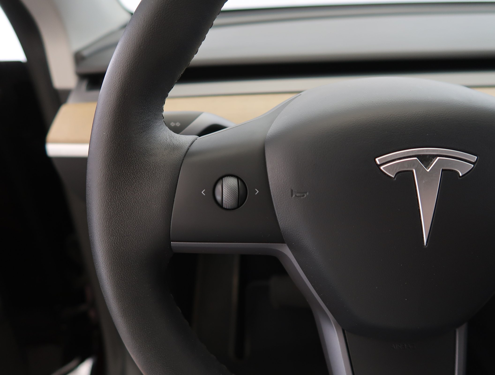 Tesla Model Y - 2023