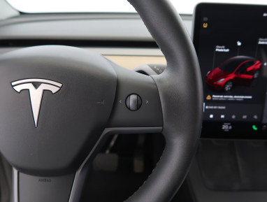 Tesla Model Y - 2023