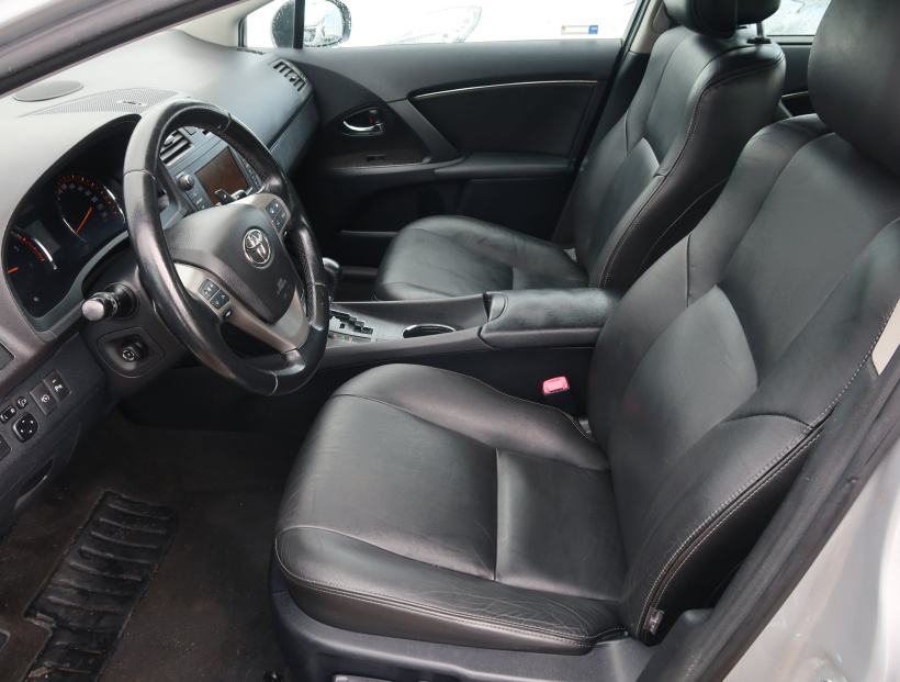 Toyota Avensis, 2011