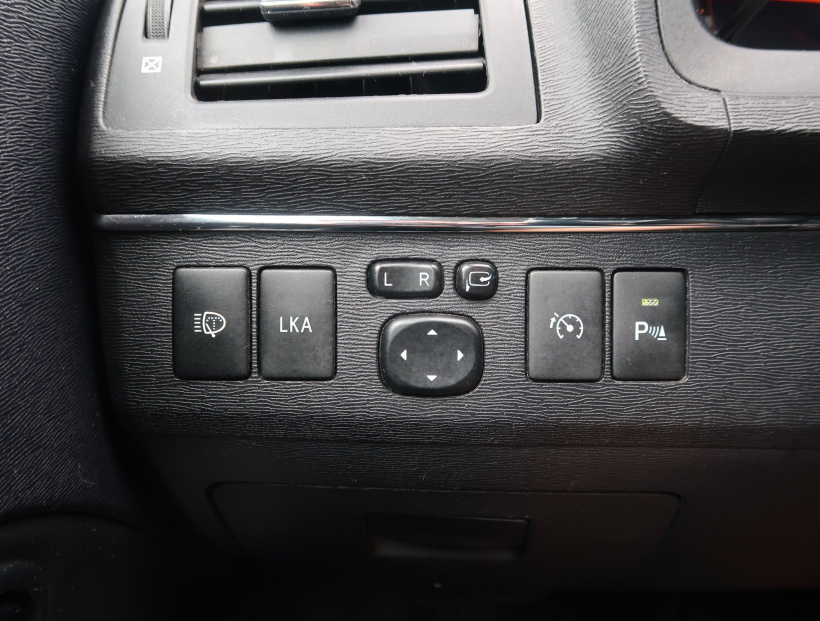 Toyota Avensis, 2011