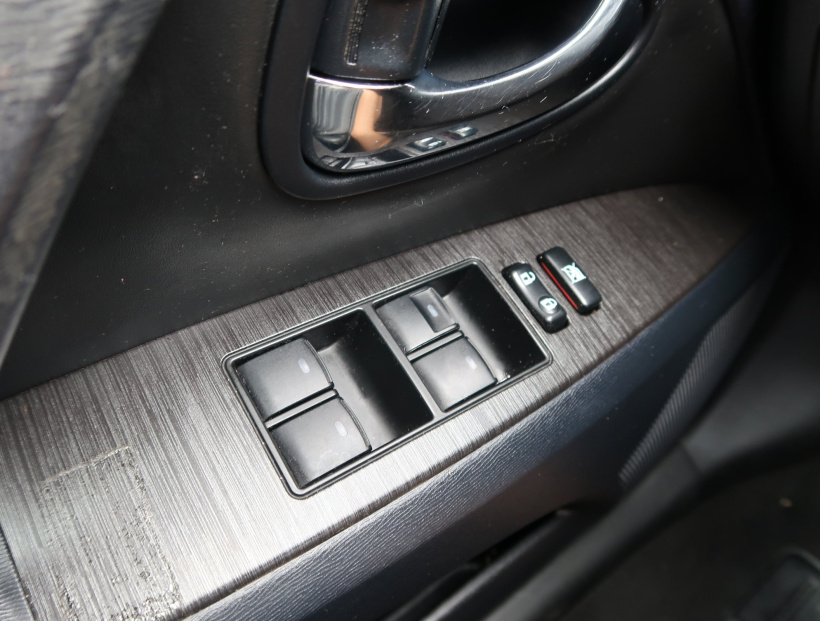 Toyota Avensis, 2011