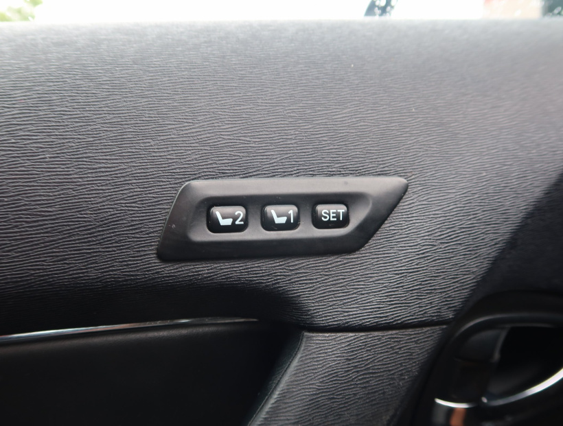 Toyota Avensis, 2011