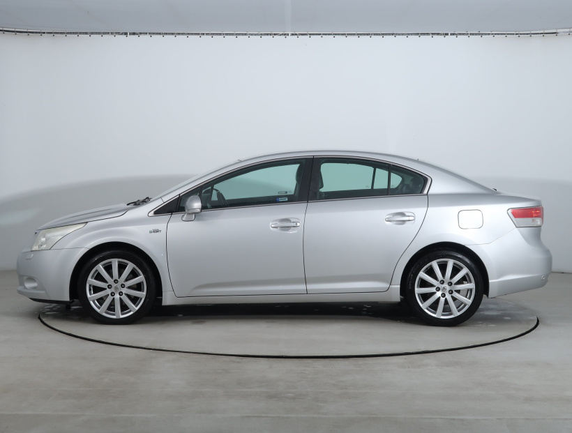 Toyota Avensis, 2011