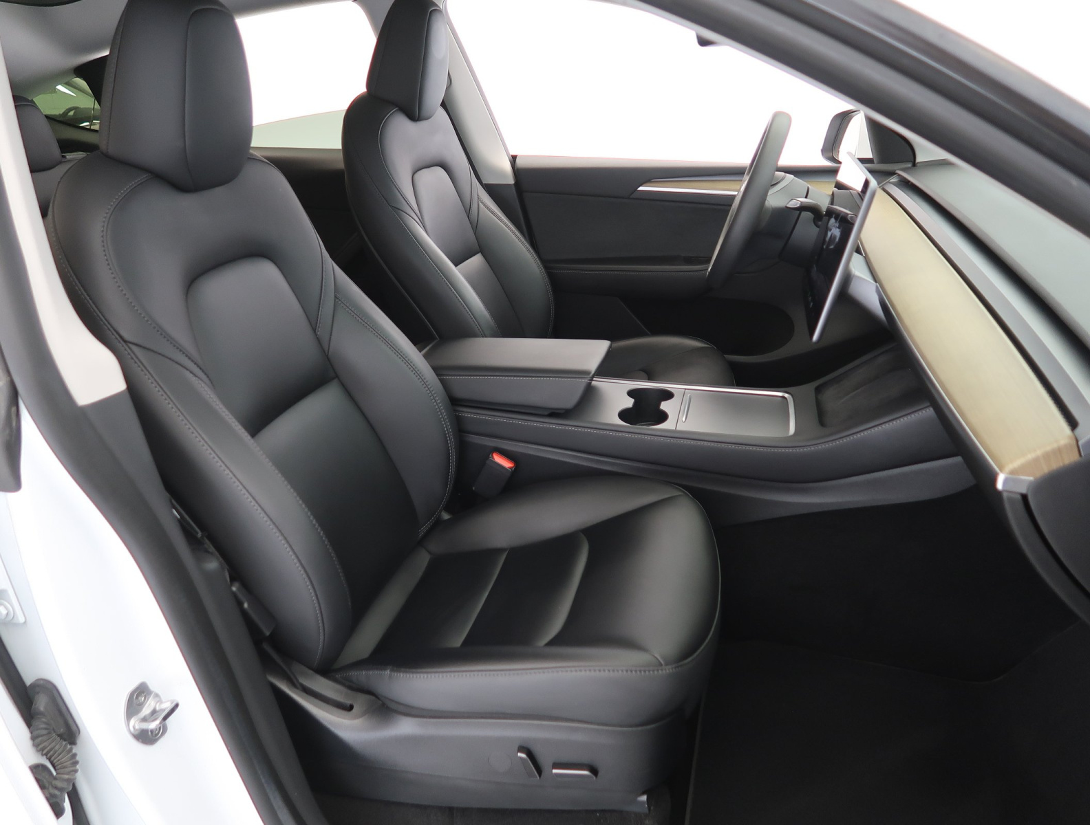 Tesla Model Y Standard Range – fotografie 12