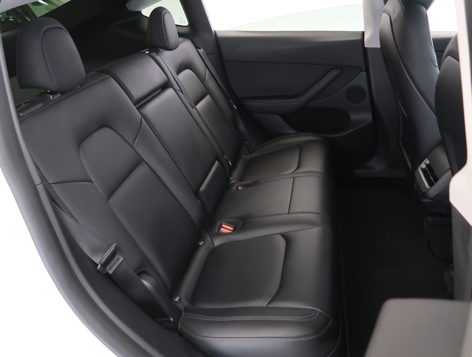 Tesla Model Y Standard Range – fotografie 13