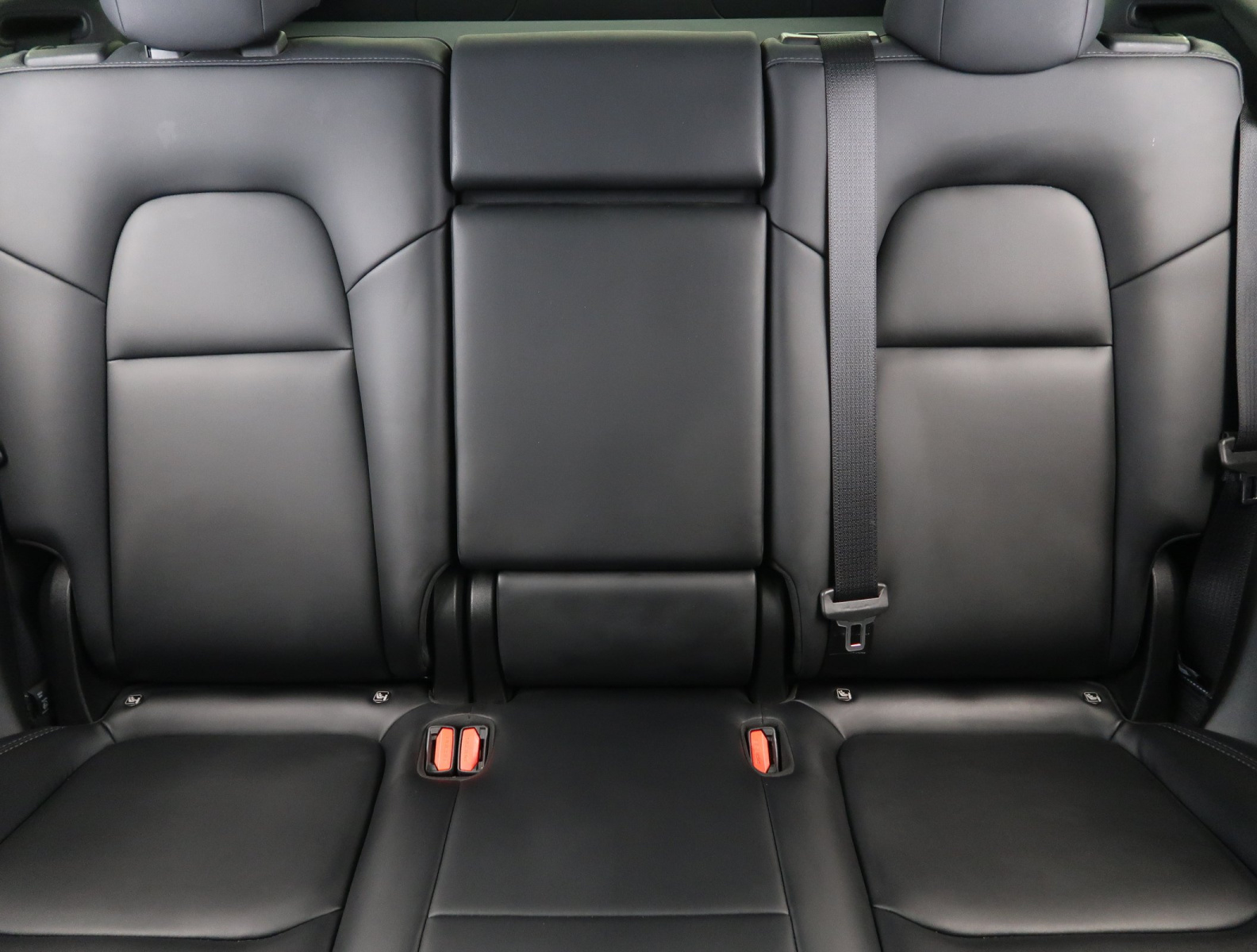 Tesla Model Y Standard Range – fotografie 14