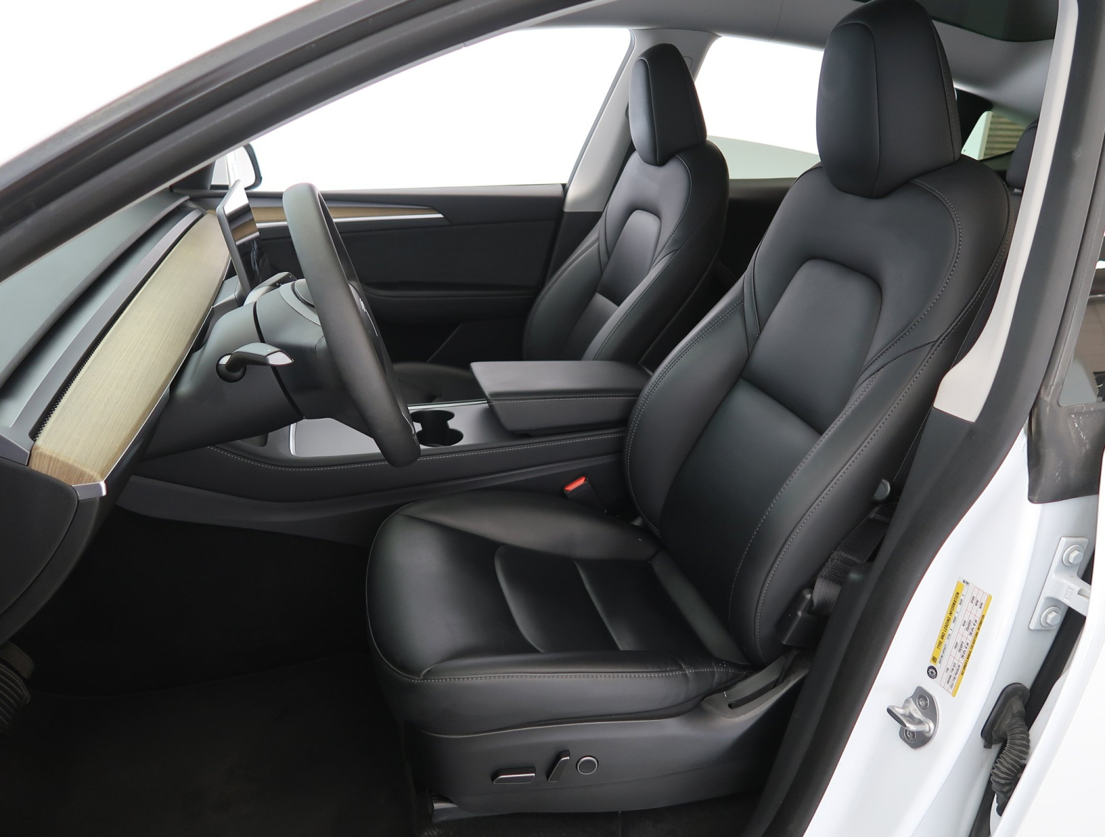 Tesla Model Y Standard Range – fotografie 16