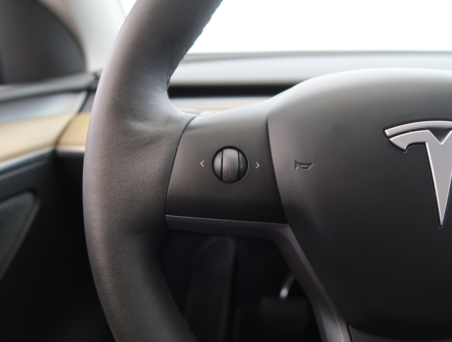 Tesla Model Y Standard Range – fotografie 21