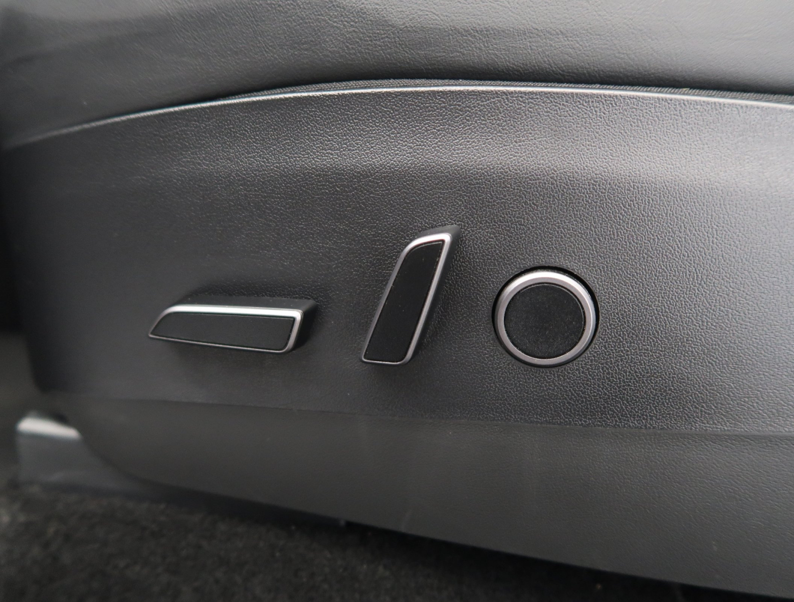 Tesla Model Y Standard Range – fotografie 24