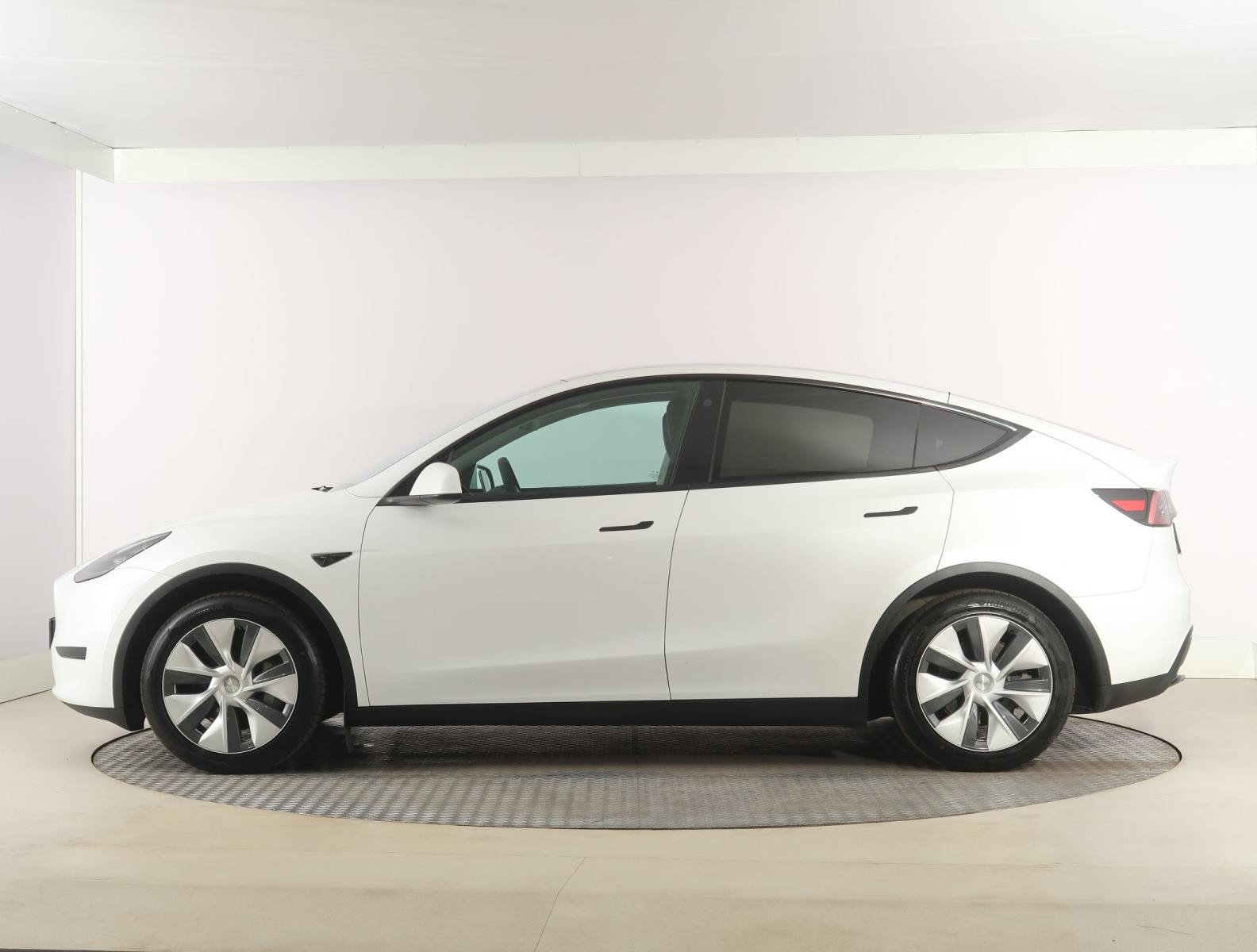Tesla Model Y Standard Range – fotografie 4
