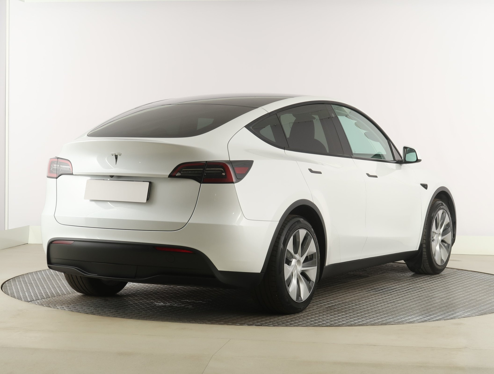Tesla Model Y Standard Range – fotografie 7