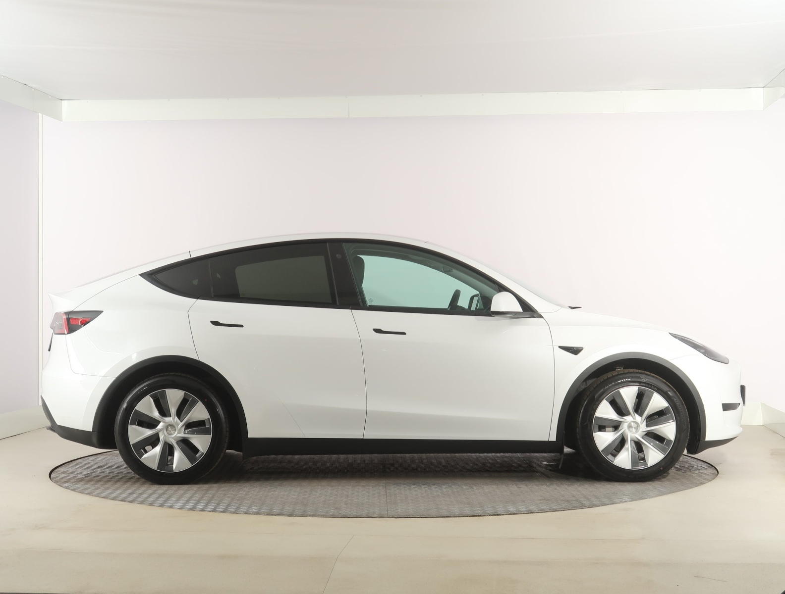 Tesla Model Y Standard Range – fotografie 8